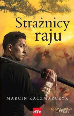 Czas się wypełnił. Trzeba podjąć decyzję.
Wszyscy wiedzą, że z takimi jak Dawid się nie zaczyna. Ma zawsze ciętą ripostę i mocne pięści. Robi to, co mu się podoba, i nie liczy się z nikim. Taki już jest. Ale któregoś dnia za sprawą tajemniczego staruszka rozpoczyna się ciąg zdarzeń, który zmieni nie tylko Dawida, ale i losy świata. Prosto z olsztyńskiej katedry Dawid przenosi się kilkaset lat później, w samo centrum walki pomiędzy ludźmi i tajemniczymi Karnosami. Okazuje się, że to od niego, od jego decyzji, zależy jej wynik. Dawid wyrusza w niezwykłą podróż przez zdewastowaną Ziemię, w której towarzyszą mu nawrócony morderca, odrzucony prorok i siłacz, który ma słabość do pięknych kobiet. Misja, którą zdezorientowany początkowo Dawid ma wykonać, jest więcej niż karkołomna. Nad wszystkim czuwa dziadek, dzięki któremu Dawid powoli odkrywa, co tak naprawdę jest w życiu najważniejsze. Wcześniej jednak musi się zmierzyć z demonami swojej przeszłości