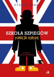 Uwaga! Nad Londyn i Paryż nadciąga ekipa młodych amerykańskich szpiegów! Będzie się działo! Prawie się udało! Mieli pokonać najgroźniejszą organizację przestępczą, ale jak zwykle nie wszystko poszło tak, jak planowali… Ben i jego przyjaciele z Akademii Szpiegostwa wprost z Meksyku ruszają do Europy, by dopaść największego złoczyńcę na świecie, tajemniczego Pana E., i ostatecznie rozprawić się z Pająkiem. Jak nastoletni agenci poradzą sobie w Wielkiej Brytanii? Gwarantujemy – ogarnięcie lewostronnego ruchu drogowego to pikuś w porównaniu z niebezpieczeństwami, z jakimi będą się musieli zmierzyć. „Szkoła szpiegów podbija Europę” to już siódmy tom bestsellerowej serii sensacyjnej Stuarta Gibbsa, przeznaczonej dla młodszych nastolatków.