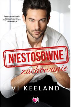 Niestosowne zachowanie” – gorący romans od królowej gatunku, Vi Keeland!

Ireland Saint James mieszka w Los Angeles i pracuje jako reporterka i prezenterka wiadomości dla Lexington Industries w porannej ramówce. Podczas tygodniowych wakacji w raju z okazji zbliżającego się ślubu swojej najlepszej przyjaciółki Mii bawi się aż za dobrze. Nie przewidziała tylko, że prywatne nagranie rejestrujące jej wygłupy wycieknie do wiadomości publicznej.

Kiedy wraca do domu, odkrywa, że jest bezrobotna. Została zwolniona ze skutkiem natychmiastowym za niestosowne zachowanie. Kobieta uważa, że niesłusznie. W efekcie, zdenerwowana, wysyła pijacką przemowę właścicielowi stacji. Grant Lexington nie jest przyzwyczajony do tego, że ktoś mu się sprzeciwia, więc mail od pracownicy to dla niego prawdziwy szok. Podczas wymiany wiadomości odkrywa, że wybuchowa blondynka intryguje go coraz bardziej…