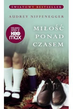 Clare, urocza studentka sztuk pięknych i Henry, niekonwencjonalny bibliotekarz, spotkali się po raz pierwszy, gdy ona miała sześć lat, a on trzydzieści sześć.

Kiedy Clare skończyła dwadzieścia trzy, a Henry trzydzieści jeden - zostali małżeństwem. Choć wydaje się to niemożliwe, jednak jest prawdziwe. Henry bowiem to jedna z pierwszych osób na świecie, u których wykryto rzadkie zaburzenie genetyczne: od czasu do czasu jego biologiczny zegar uruchamia się na nowo i Henry przemieszcza się w czasie. Znika nieoczekiwanie, pozostawiając po sobie tylko stosik ubrań. Nigdy nie wie, gdzie się znajdzie i jaka będzie otaczająca go rzeczywistość. Odmierzając swoją miłość kolejnymi spotkaniami, oboje za wszelką cenę próbują wieść normalne życie. Ale czy może liczyć na normalność człowiek, który jest niewolnikiem własnego ciała, a przede wszystkim nagłych podróży w czasie..