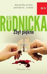 Zuzanna kupuje dom po okazyjnej cenie. Wie, że wymaga on sporych nakładów, ale na marzeniach się nie oszczędza. Nowy dom, nowa praca, nowe życie. Wreszcie będzie mogła mieć kota, psa i różanecznik w ogrodzie. Tymoteusz kupuje stare mieszkania, remontuje je i sprzedaje po wyższej cenie. Jakież jest jego zdziwienie, gdy na progu niedawno nabytego domu pojawia się nieznajoma młoda kobieta i twierdzi, że to jej własność. Oboje padli ofiarą oszusta, który sprzedał nieruchomość dwóm osobom, a następnie zniknął wraz z pieniędzmi. Tymoteusz nie zamierza ustąpić i wyprowadzić się ze swojego nabytku. Zuza zaciągnęła kredyt, więc również nie zamierza zrezygnować. Jedyne, co im pozostaje, to zawiązać sojusz, znaleźć oszusta i odzyskać pieniądze. Olga Rudnicka (ur. 1988) – znana autorka powieści sensacyjnych „Natalii 5”, „Cichy wielbiciel”, „Były sobie świnki trzy” i wielu, wielu innych. Miłośniczka zwierząt, natury i dobrego jedzenia. Kocha jazdę konną i dobrą książkę. Nigdy nie polubi kawy i hipokryzji. Zawsze będzie podążać za swoimi marzeniami.