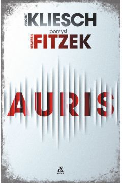 Berliński, mistrz psychologicznej gry, powraca z nową serią thrillerów. Tym razem wspiera go jeden z cenionych, ale jeszcze mało znanych, niemieckich pisarzy młodego pokolenia. Mamy więc gwarancję, że emocje sięgną zenitu, a zakończenie zaskoczy jak nigdy. Czy odważysz się zanurzyć w brutalny i bezlitosny świat pełen zbrodni?

Książka Auris autorstwa Sebastiana Fitzka i Vincenta Kliescha to efekt współpracy dwóch popularnych niemieckich pisarzy. Pierwszy z nich jest już dobrze znany także w naszym kraju, drugi to z kolei debiutant, gdyż dotychczas żadna z książek V. Kliescha nie doczekała się polskiego wydania.

Głównym bohaterem Auris jest Matthias Hegel, uznany fonetyk sądowy, który specjalizuje się w analizie głosu osób podejrzanych. Akcja powieści rozpoczyna się w momencie, gdy ten zakończył spektakularnym sukcesem kolejną głośną batalię sądową. Nie zamierza świętować... Niespodziewanie mężczyzna oddaje się w ręce organów ścigania, przyznając się do zabójstwa bezdomnej kobiety! Choć cała sprawa jest wręcz nieprawdopodobna, dowody wskazują, że Hegel mówi prawdę. W jego winę nie wierzy jednak prowadząca autorski podcast kryminalny Jula Ansorge, specjalizująca się w rehabilitacji osób niesprawiedliwie skazanych. Postanawia odkryć prawdę, jednak nie zdaje sobie sprawy, jak wiele ryzykuje, mieszając się w tę sprawę.