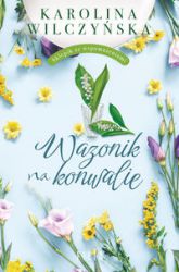 Książka wydana w serii Wielkie Litery – w specjalnym formacie z dużą czcionką dla seniorów i osób słabowidzących.

Nastka po śmierci matki musi poukładać swoje życie na nowo. Pomaga jej w tym babcia Anastazja, która jednak także musi zmierzyć się z przeszłością. Czy kobietom uda się wreszcie znaleźć szczęście? Czy młoda dziewczyna zdecyduje się na ślub ze Zbyszkiem? I co ukrywa kucharz Kuba? Jak ułożą się relacje z doktorem Pawłem?

Przyjrzyj się niepozornemu wazonikowi na konwalie i poznaj tajemnicę, której jest symbolem. Odkryj, co kryje się w sercach bohaterów serii „Sklepik ze wspomnieniami”. Dowiedz się, czy Nastce uda się przerwać rodzinny schemat i odnaleźć własną życiową drogę.