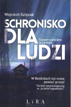 Schronisko dla ludzi Wojciecha Szlęzaka to thriller, którego akcja toczy się w polskich górach.

W małym, zamkniętym schronisku w Beskidzie Żywieckim los styka za sobą szóstkę bohaterów - gospodarza schroniska i piątkę przypadkowych, jak się wydaje na początku, turystów. Sytuacja zamknięcia i izolacji staje się pełną grozy scenerią dla tragedii, która się tutaj rozegra.

Dla dobrego kryminału nie ma lepszej scenerii niż sytuacja zamknięcia, w której znajduje się ograniczona liczba skazanych na siebie osób. Taka sytuacja pozwala pisarzowi rozwinąć cały swój kunszt, aby przykuć uwagę czytelnika akcją pełną tajemnic i nieoczekiwanych zwrotów. Wojciech Szlęzak w pełni tę możliwość wykorzystuje. Przede wszystkim umiejętnie buduje atmosferę grozy, panującą w starym schronisku. Stopniuje napięcie między znajdującymi się w izolacji ludźmi. Śmiało sięga do retrospekcji, aby dzięki przeszłości przybliżyć czytelnikowi sylwetki bohaterów, a jednocześnie uzasadnić motywy ich działania. Pokazuje, jak przeszłość wpływa na teraźniejsze decyzje bohaterów, które w rezultacie prowadzą do dramatu.