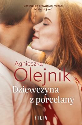 TĘTNIĄCA EMOCJAMI HISTORIA DOJRZEWANIA DO PRAWDZIWEJ MIŁOŚCI. Michał to beztroski student biorący życie garściami. Nie szuka miłości, unika zobowiązań - zamierza po prostu dobrze się bawić. Jednak pewnego dnia odbiera telefon, który zmienia wszystko. W obliczu rodzinnej tragedii Michał będzie musiał dokonać wyborów, do których trzeba dorosnąć. Z pomocą przyjdzie mu Zuzanna - rudowłosa sąsiadka o porcelanowej cerze. Kobieta, która sprawi, że z chłopca stanie się mężczyzną