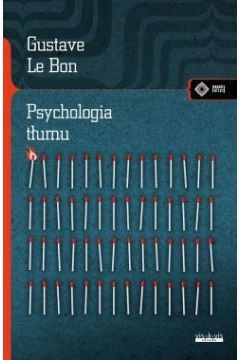 Psychologia tłumu to pierwsza książka opowiadająca o zachowaniach ludzi w grupach i w tłumie oraz konsekwencjach, jakie z tego wynikają.

Czy zastanawiałeś się kiedyś, jak bardzo zmienia się Twoje zachowanie podczas przebywania w tłumie? Czy wiesz, że tracisz wtedy zdolność własnego osądu i nie kierujesz się tym, co naprawdę uważasz? Psychologia tłumu to zdecydowanie bestsellerowa i historyczna książka z psychologii społecznej.

Tłumem lub grupą nie kieruje potrzeba wolności i niezależności, lecz potrzeba uległości. W tłumie wszyscy chcą być do siebie podobni: inni muszą nas akceptować, nie wolno się wychylać, stanowimy jedność. Nawet jeśli na świadomym poziomie nie zdajemy sobie z tego sprawy, łatwo ulegamy wtedy sugestiom i namowom ze strony innych ludzi oraz lidera. Gustave Le Bon przywołuje dla przykładu zgromadzenia parlamentarne, które idealnie przedstawiają charakterystyczne elementy tłumu: prostota poglądów, drażliwość, podatność na sugestię, przesada w uczuciach i decydujący wpływ przywódcy. Jak przekłada się to na nasze codzienne życie? Czy na pewno i my jesteśmy uwikłani w takie procesy?