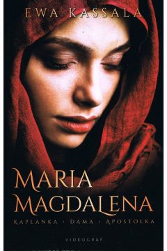 Przed Państwem Maria Magdalena, druga – po Królowej Saby – powieść Ewy Kassali o silnych kobietach w Biblii.

Ta opowieść jest jak wciągający hollywoodzki film – wartka akcja, mocne charaktery, dynamika zdarzeń. Jest też jak lustro – każdy może zobaczyć w niej swoje własne odbicie. I swoją Marię Magdalenę. Czy byłą kochanką Jezusa? Jawnogrzesznicą opętaną przez demony? Kapłanką Izydy, głoszącą własną ewangelię? Kto i dlaczego nazwał ją doskonałością nad doskonałościami? Maria Magdalena Ewy Kassali jest jedną z nas.

Możemy się z nią utożsamiać, bo tak jak my kocha, błądzi, cierpi, waha się, marzy o miłości wiecznej i ponadczasowej. Jest wykształcona i wrażliwa, dobra i obdarzona niezwykłą duchową mocą, ale bywa też naiwna, zarozumiała i próżna. Wychowywana w hermetycznym świecie dobrobytu, nie do końca rozumie rzeczywistość i problemy „zwykłych ludzi”. Jednak przechodzi przemianę, a po upadku na samo dno odradza się do nowego życia. Z wychowanki kapłanek Izydy i salonowej damy staje się apostołką. Po długiej duchowej wędrówce odkrywa swoją życiową misję. Jej zadaniem jest przenoszenie przez czas wiecznego ognia i kobiecej cząstki boskiej energii. Zostaje towarzyszką Jezusa i obok jego matki staje się najważniejszą kobietą w jego życiu.