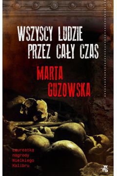 Autorka jest laureatką Nagrody Wielkiego Kalibru za kryminał Ofiara Polikseny. Była także nominowana do Nagrody Wielkiego Kalibru za Głowę Niobe. W trzecim kryminale Marty Guzowskiej Kreta jest zupełnie inna niż ta znana dzisiejszym turystom i romantykom...Kreta, wiosenne wykopaliska, chłód jak w zimie. Antropolog Mario Ybl bierze udział w pracach archeologicznych, które znów mienią jego życie, Pola Mor nie może zapomnieć o Yblu  a profesor Wasener wdaje się w konfrontację z greckimi władzami. Odkryty szkielet uznany za zwierzęcy okazuje się człowiekiem złożonym w ofierze, zaraz potem ginie młoda dziewczyna. Czy to ofiara szaleńca,  czy wioskowej wendety? A może wśród dzikich kreteńskich gór są odprawiane starożytne obrzędy i wskrzeszone zostały zapomniane obyczaje plemienne?