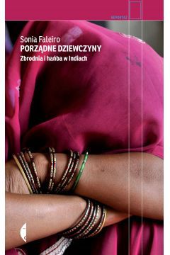 Porządne dziewczyny. Zbrodnia i hańba w Indiach to reportaż o dramatycznej sytuacji kobiet i dziewczynek z niższych kast. Sonia Faleiro pokazuje ogromną skalę problemu.

Indyjska pisarka zaczęła pracę nad tym reportażem w 2014 roku. Wtedy w mediach społecznościowych pojawiło się zdjęcie dwóch zamordowanych dziewczynek. Dziewczynki, które nie miały w domu toalety, musiały wyjść w nocy za potrzebą i już nie wróciły.

Czternastoletnia Lalla i jej szesnastoletnia kuzynka Padma zostały brutalnie zgwałcone i powieszone na drzewie. Sprawcami byli mężczyźni z wyższej kasty. Po morderstwie policja przeprowadziła nieudolne śledztwo. Podczas dochodzenia ginęły dowody, świadkowie zmieniali wcześniejsze zeznania i było wiele niejasności.

Autorka reportażu Porządne dziewczyny. Zbrodnia i hańba w Indiach postanowiła zrekonstruować wydarzenia tamtej nocy. Przygląda się życiu dziewczynek w domu bez elektryczności, łazienki i bieżącej wody. Życiu sprowadzonemu do utylitarnej roli w bardzo patriarchalnej społeczności, w której dziewczynki i kobiety są własnością ojca, braci, a później męża. To świat, w którym nastolatki są wydawane za mąż wbrew ich woli, często za dużo starszych mężczyzn. W którym zostają oznakowane tatuażem z imieniem męża, jak gospodarski inwentarz