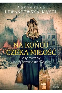 Ludzkie życie to pasmo przeplatających się sukcesów i porażek.

Szczęśliwe momenty mieszają się z dramatycznymi wydarzeniami, takimi jak utrata stabilizacji, rozłąka z ukochaną osobą czy pozbawienie kontroli nad własnym losem. Sięgnij po książkę pod tytułem Na końcu czeka miłość, którą napisała Agnieszka Lewandowska-Kąkol, i przekonaj się, czy z każdej opresji można wyjść obronną ręką!

Wybuch II wojny światowej wstrząsnął Otylią. Kobieta spodziewa się dziecka, a członkowie jej rodziny znajdują się daleko od niej. Ojca aresztowano, matkę i siostrę wywieziono do Kazachstanu, a jej niczego nieświadomy mąż wraca z greckich wakacji. Gdy podczas podróży traci syna, jest zrozpaczony. Martwi się o swoją żonę, a zarazem nie ma pojęcia, jak wyjawi jej straszną prawdę na temat tego, co się stało. Zamiast do Polski udaje się do Anglii, gdzie uczestniczy w szkoleniu w jednym z brytyjskich ośrodków. Czy zakochani ponownie odnajdą do siebie drogę?