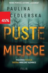 Czterej podopieczni poradni zdrowia psychicznego w zimowy wieczór wracają z zawodów pływackich. Z nieznanych przyczyn zmieniają trasę i jadą w przeciwnym kierunku. Porzucają samochód w lesie, a sami przepadają bez śladu. Ciała dwojga z nich zostają znalezione po kilku tygodniach poszukiwań. Według biegłych śmierć nastąpiła z przyczyn naturalnych. Pozostali uczestnicy wyprawy dosłownie rozpływają się w powietrzu. Dziesięć lat później Jaśmina i Wojtek przemierzają kamperem Puszczę Piską. Niespodziewanie znikają, a policja znajduje ich porzucone auto kilkanaście kilometrów od miejsca, w którym dekadę wcześniej odnaleziono samochód należący do czwórki zaginionych mężczyzn. Dla Karoliny, która nie traci nadziei na odnalezienie brata, dramatyczna historia młodego małżeństwa stanowi punkt wyjścia do tego, by walczyć o wznowienie śledztwa. Czy te dwie tragedie mają ze sobą coś wspólnego?