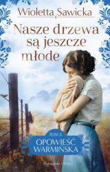 Kontynuacja opowieści o zakazanej miłości i sile nadziei w czasach, kiedy świat ogarnęła mordercza wojna. Prusy Wschodnie, II wojna światowa. Lizka nadal przebywa w Hohenbruch, gdzie śmierć zbiera obfite żniwo. Nadzieja, że spełni się wszystko, co kiedyś obiecali sobie z Franzem Reiterem, pozwala jej przetrwać obozowe piekło. Pokrzepienie w niedoli daje także przyjaźń z Bogną, wierzącą niezłomnie, że jeszcze nie pora umierać, że dopiero zaczną żyć i kochać, a drzewa, z których kiedyś zostaną zrobione ich trumny, są jeszcze młode. Franz i Augusta robią, co w ich mocy, aby wydostać Lizkę z lagru, niestety, bez skutku. Dzięki pomocy więźniarek udaje jej się uciec z Hohenbruch razem z nowo narodzonym dzieckiem jednej z kobiet. Lecz droga do domu okaże się dłuższa niż odległość od niego. Tymczasem zachłystującym się ideologią Trzeciej Rzeszy starszym braciom Reiterom los zaczyna wystawiać pierwsze rachunki za popełnione zbrodnie. Jak powiedziała Augusta, po czasie winy przychodzi czas kary. Wioletta Sawicka urodziła się i mieszka na Warmii