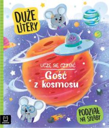 Myszki marzyły o kosmosie, aż pewnego razu spotkały w lesie ufoludka. Kosmiczny spodek jest uszkodzony. Czy myszki pomogą przybyszowi, czy uda się im zobaczyć przestrzeń kosmiczną? Zapraszamy na niezwykłe spotkanie - wszystko rozstrzygnie się na kartach tej książeczki. Ciekawa historia, piękne ilustracje, duże litery i podział wyrazów na sylaby to doskonała propozycja dla tych, którzy ćwiczą umiejętność czytania.