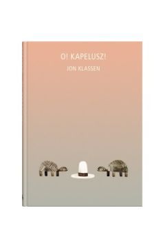 Komicznie lapidarna bajka zwierzęca o przyjaźni wystawionej na próbę.
Dwa żółwie znalazły kapelusz.
Obu jest w nim do twarzy.
Ale żółwie są dwa.
A kapelusz tylko jeden.
Autor książki Gdzie jest moja czapeczka? powraca z nową, równie błyskotliwą historią o zwierzętach, nakryciu głowy i pokusach, którym trudno się oprzeć.