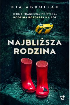 Zapierająca dech w piersiach powieść pełna szokujących tajemnic rodzinnych

Leilę i Yasmin łączą silne siostrzane więzi, choć ich relację komplikuje niełatwa przeszłość. Młodsza Yasmin to ta piękniejsza, zawsze przyciągająca uwagę̨, szczęśliwa żona i matka trzyletniego Maksa. Leila z kolei jest tą troskliwą, świetnie zorganizowaną i odpowiedzialną, z sukcesami prowadzi dochodową firmę̨, ma u swego boku przystojnego męża. Jedyne, czego jej brakuje do szczęścia, to dziecko.

Gdy upalnego ranka szwagier Leili prosi ją, aby zawiozła Maksa do żłobka, ta zgadza się pomóc. Zaraz potem odbiera telefon ze swojego biura, gdzie jest pilnie potrzebna. Kilka godzin później okazuje się, że chłopiec nie dotarł na miejsce, został w samochodzie. Czy to była zwykła pomyłka, czy karygodne zaniedbanie?

Burzliwy proces oraz szokująca prawda na zawsze zmienią obie rodziny. Nic nie będzie już takie, jak przedtem.