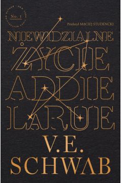 Czy istnieje coś gorszego, niż zostanie niezapamiętanym? Z tym pytaniem od ponad trzystu lat zmaga się bohaterka powieści “Niewidzialne życie Addie LaRue”. Jej pragnienie wiecznego życia stało się bezcelowe w obliczu całkowitej anonimowości.

Czy Adeline uda jej się wyjść z coraz bardziej ciążącego paktu z diabłem i odnaleźć uczucie, którego nie zaznała przez ostatnie kilkaset lat? Co stanie się w jednej z nowojorskich księgarni i jakie to będzie miało skutki?

Książka autorstwa Victorii Schwab zatytułowana Niewidzialne życie Addie LaRue to opowieść o młodej dziewczynie o imieniu Adeline. Urodziła się pod koniec XVII wieku we Francji i dokładnie w 1714 roku uciekła sprzed ołtarza, przekreślając swoje szanse na szczęśliwe i dostatnie życie. Załamana i opuszczona przez wszystkich zawiera pakt z szatanem, który daje jej nieśmiertelność, ale zarazem pozbawia prawa do zapamiętania.