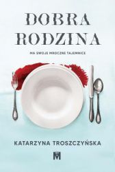 Opowieść inspirowana prawdziwą historią.


W 2006 roku w niedużej miejscowości ginie dziewczyna. Trzy dni później, w lesie, zostają odnalezione jej nagie zwłoki. Przyjaciele, lokalna społeczność, a przede wszystkim rodzina są wstrząśnięci. Tym bardziej że podejrzenie szybko pada na młodszą siostrę zamordowanej, Berenikę, i jej chłopaka. Rodzice nie wierzą w winę swojego dziecka, zrobią wszystko, żeby córka nie trafiła do więzienia. Czy Berenika jest niewinną ofiarą, bezwzględną morderczynią, a może działała pod wpływem silnych emocji? Kto inny może być winny śmierci jej siostry?