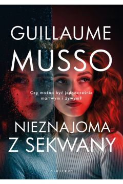 Przejmująca historia, w której znajdziesz nawiązanie nie tylko do popularnej historii kryminalnej prosto z Paryża, ale i do greckiej mitologii. Czy tym razem tożsamość nieznajomej uda się ustalić?

Nieznajoma z Sekwany to powieść, dla której inspiracją były prawdziwe wydarzenia. W tytule zawarty został przydomek, jaki nadano martwej kobiecie, wyłowionej z Sekwany z końcem XIX wieku. Choć nie żyła, trudno było odszukać jakiekolwiek ślady na jej ciele, które mogłyby tłumaczyć, co spowodowało jej śmierć. Zwłoki zostały wystawione w witrynie kostnicy, ponieważ wierzono, że ktoś zidentyfikuje zmarłą. Niestety, jej tożsamość na zawsze pozostała zagadką.

Tymczasem powieść rozpoczyna się w momencie, gdy właśnie z Sekwany zostaje wyłowione nagie ciało młodej kobiety. Jak się okazuje, ta wciąż żyje, choć cierpi na zanik pamięci. Szybko też znika z posterunku policji, na który zostaje przewieziona. Analiza DNA oraz fotografie pozwalają stwierdzić, że to słynna na cały świat pianistka, Milena Bergman. Wszystko byłoby w porządku, gdyby nie to, że artystka rok wcześniej nie przeżyła lotniczej katastrofy. Zagadkę postanawiają rozwiązać policjantka, zajmująca się sprawą wyłowionej kobiety oraz narzeczony Mileny Bergman, Raphael. Czy uda im się odnaleźć odpowiedzi na najważniejsze pytania?