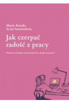 Poznaj książkę Jak czerpać radość z pracy? i odkryj, jak dużo może dać uporządkowanie Twojego biurka i zorganizowane podejście do obowiązków zawodowych.

Wskazówki japońskiej ekspertki od porządku, Marie Kondo, zostały wzbogacone o wiedzę amerykańskiego psychologa, Scotta Sonensheina, którzy raz na zawsze pozwolą Ci na skończenie z chaosem - na Twoim biurku i w Twoim umyśle!

Dzięki książce poznasz praktyczne wskazówki, jak uporządkować listy kontaktów, czy umiejętnie zorganizować przestrzeń na Twoim biurku i w gabinecie. Dowiesz się też, co zrobić z niepotrzebnymi dokumentami i jak sprawić, by wykonywana praca była efektywna. Marie Kondo i Scott Sonenshein nauczą Cię, w jaki sposób organizować spotkania firmowe, czy jak zaplanować czas pracy, tak by przynosiła ona najwyższej jakości rezultaty. Na nowo odzyskasz zapał do swojej pracy i zaczniesz czerpać z niej radość. Od teraz to Ty będziesz mieć kontrolę, a podejmowanie ważnych decyzji stanie się łatwiejsze.