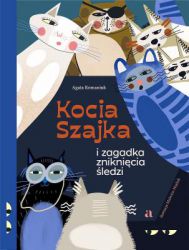 Przybij piątkę Kociej Szajce i daj się porwać detektywistycznej przygodzie! Pierwszy tom przebojowej serii z barwnymi kocimi bohaterami, autorstwa Agaty Romaniuk, znanej dzieciom jako Pani Wieczorynka. W cieszyńskim ratuszu szykuje się uroczysty bankiet, którego atrakcją mają być słynne w całym mieście kanapeczki ze śledziem. Tymczasem w sklepie rybnym na ulicy Głębokiej dochodzi do włamania. Wszystkie śledzie znikają… Do akcji niezwłocznie wkraczają komisarz Ludwik Psota i policjantka Walerka Koczy. Sprawa nie jest prosta. Pomóc może tylko Kocia Szajka, którą dowodzi sam Komandos, były oficer kocich oddziałów specjalnych. Czy uda im się znaleźć złodzieja i uratować przyjęcie w ratuszu? Mówią, że w nocy wszystkie koty są czarne, lecz nie dajcie się zwieść.