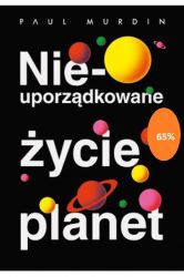 Planety, podobnie jak ludzie, mają swoją burzliwą historię, a ich losy obfitują w wiele dramatycznych wydarzeń i zwrotów akcji.

Wydaje się nam, że Układ Słoneczny działa z doskonałą regularnością, jak zegarek albo instrumenty w Planetarium. W krótkiej skali czasowej rzeczywiście tak jest. Ale kiedy wydłużymy perspektywę, zobaczymy, że planety i ich satelity mają pasjonujące, pełne wydarzeń życie.

Nowa, zachwycająca książka Paula Murdina, będąca ukoronowaniem życia poświęconego astronomii, jej cudom i dziwom, ukazuje wszystko to, co chcielibyśmy wiedzieć o planetach, ich satelitach i naszym miejscu w Układzie Słonecznym. Murdin, opisując planety, traktuje je nieomal tak, jakby były ludźmi - z bogatą historią i osobowością.