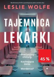 Na moim stole chirurgicznym leży pacjent, którego znam i... nienawidzę. Kiedy ogłaszam godzinę śmierci, mój głos jest spokojny. Sala operacyjna zamiera. Wszystkie oczy skierowane są na mnie, szeroko otwarte i pełne napięcia. Nigdy nie straciłam pacjenta. Aż do dzisiaj. Moje dłonie drżą w rękawiczkach. Roztrzęsiona i słaba osuwam się na podłogę. Moją jedyną podporą jest zimna, wyłożona płytkami ściana. Zawsze wiedziałam, co zrobić. Tym razem jest inaczej. Jaki jednak miałam wybór, gdy go rozpoznałam?